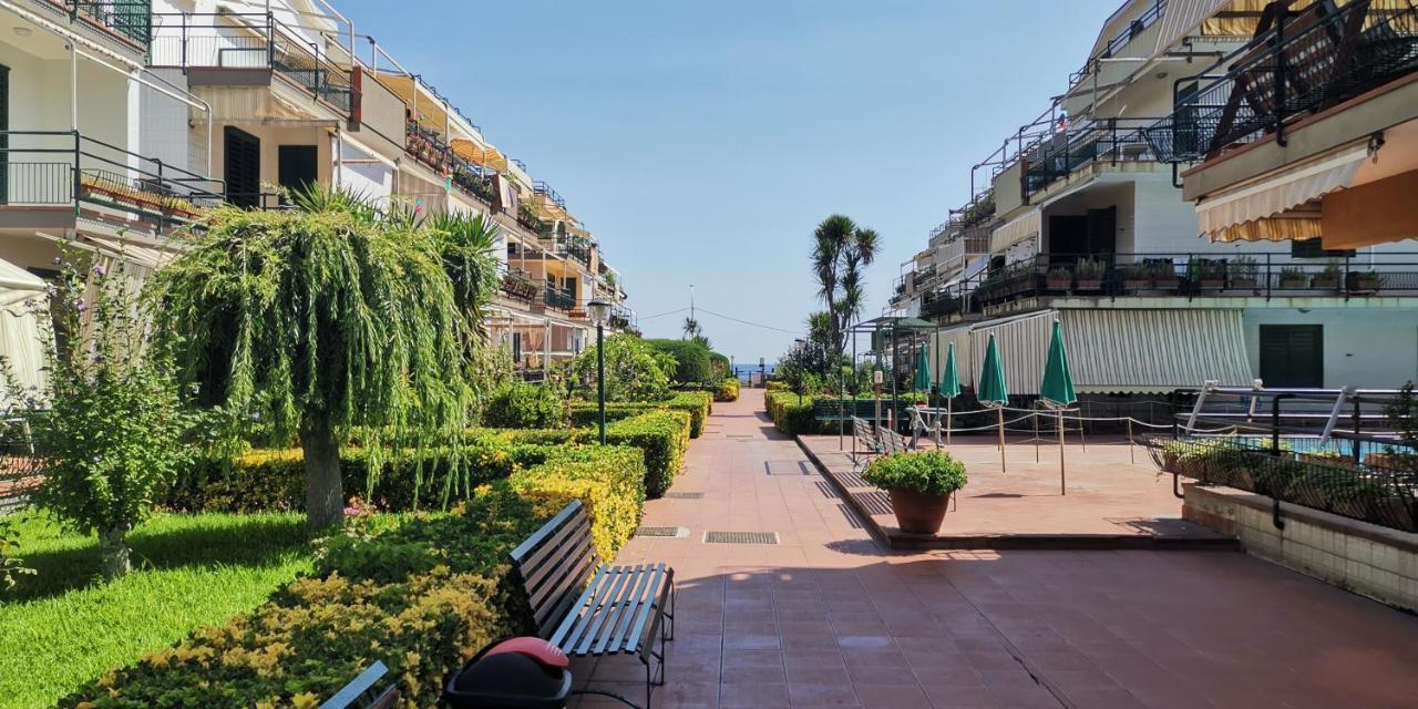 Appartement Sea Garden, Fronte Mare Con Piscina à Mascali Extérieur photo